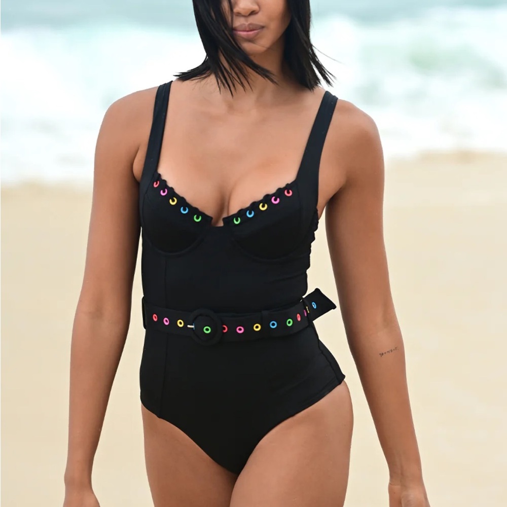 Vetchy Carmel Underwire Vice One Piece Swimsuit size Small DD